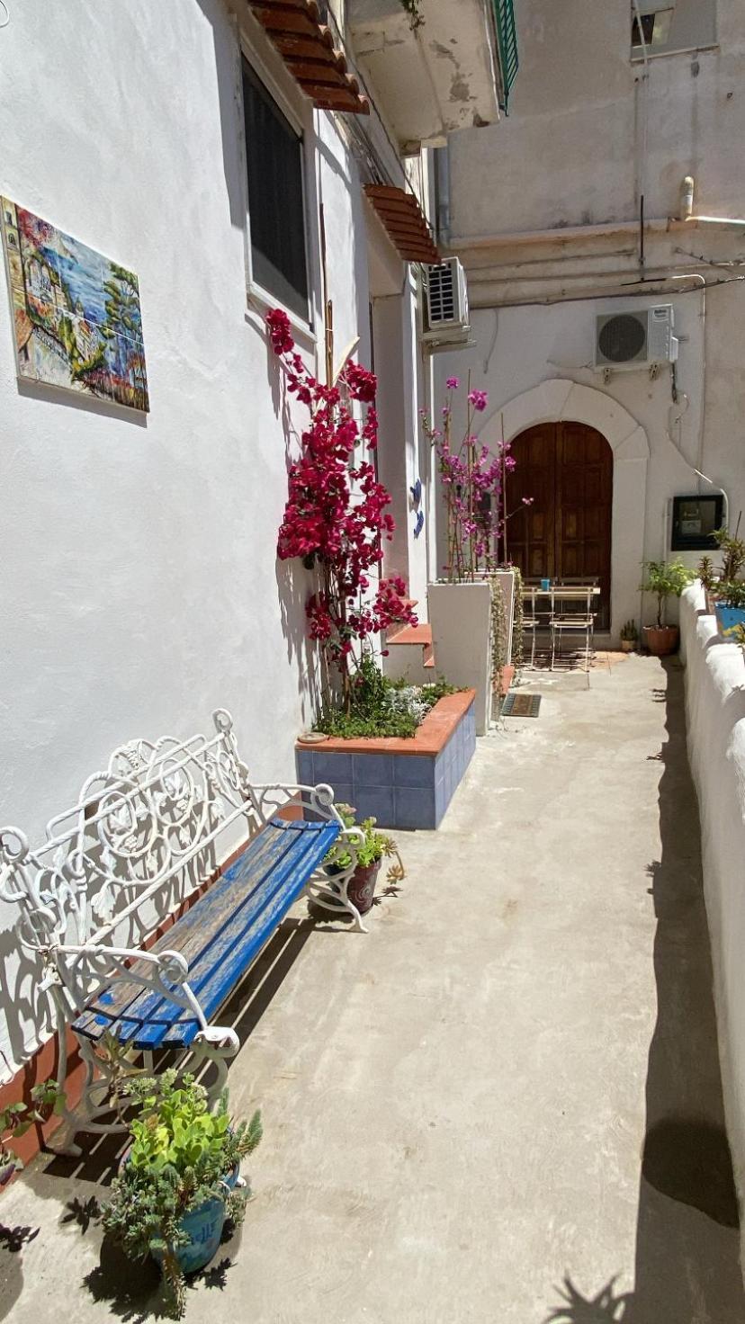 Casa Vacanza Le Tre Sorelle Vietri sul Mare Exterior photo